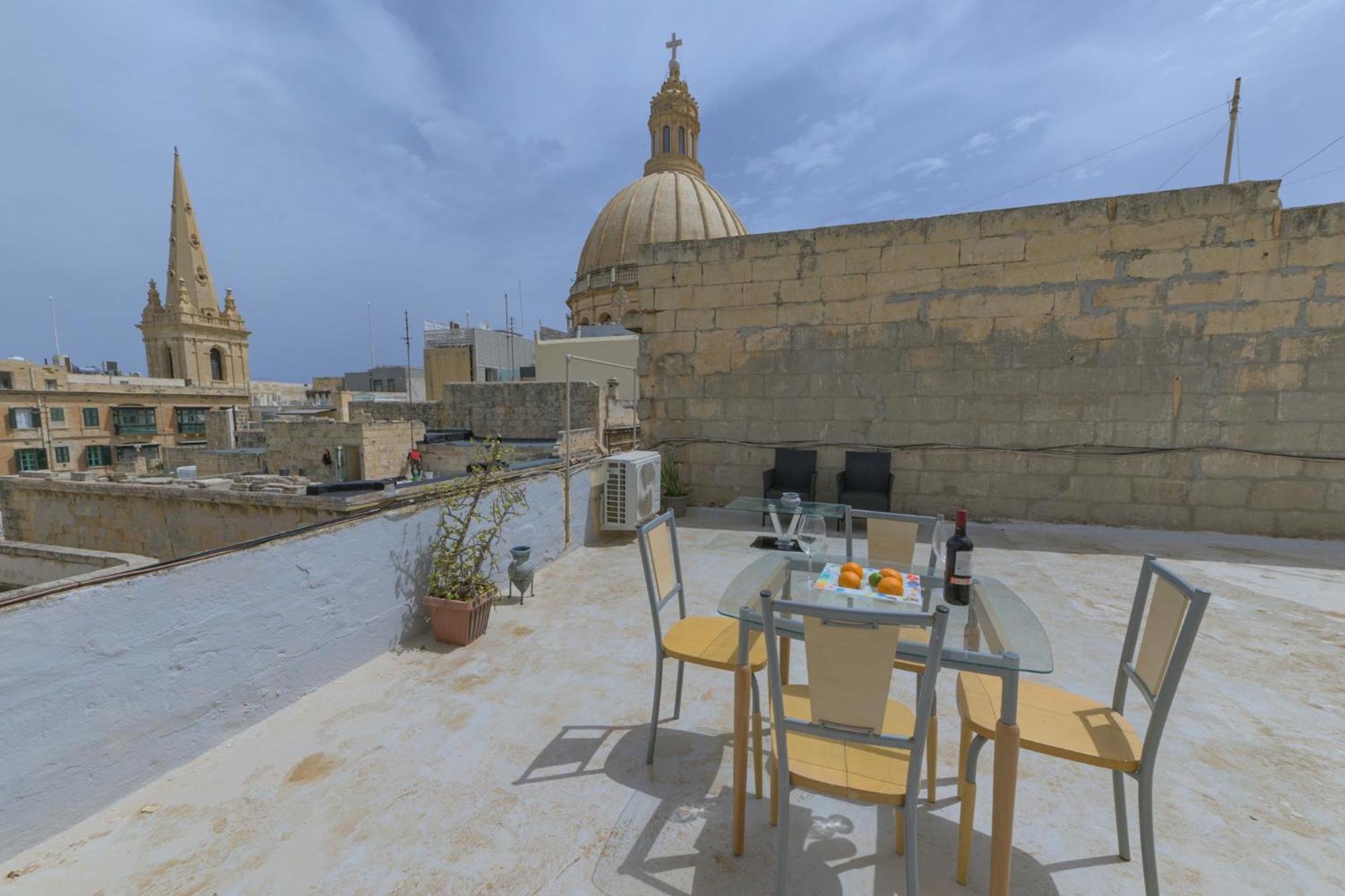 Stylish Valletta 2 Bedrooom City Centre Apartment With Terrace Esterno foto